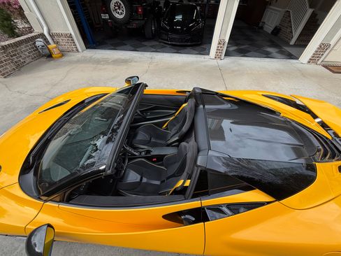 Used 2020 McLaren 720S Spider image 26