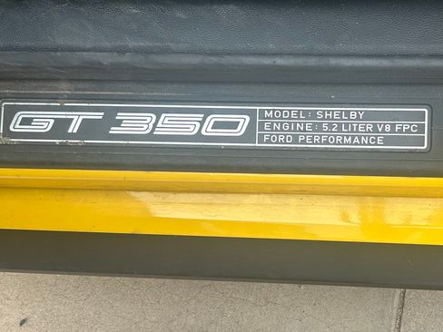 Used 2016 Ford Mustang Shelby GT350 w/ Technology Package image 11