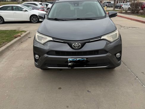 Used 2018 Toyota RAV4 XLE image 4