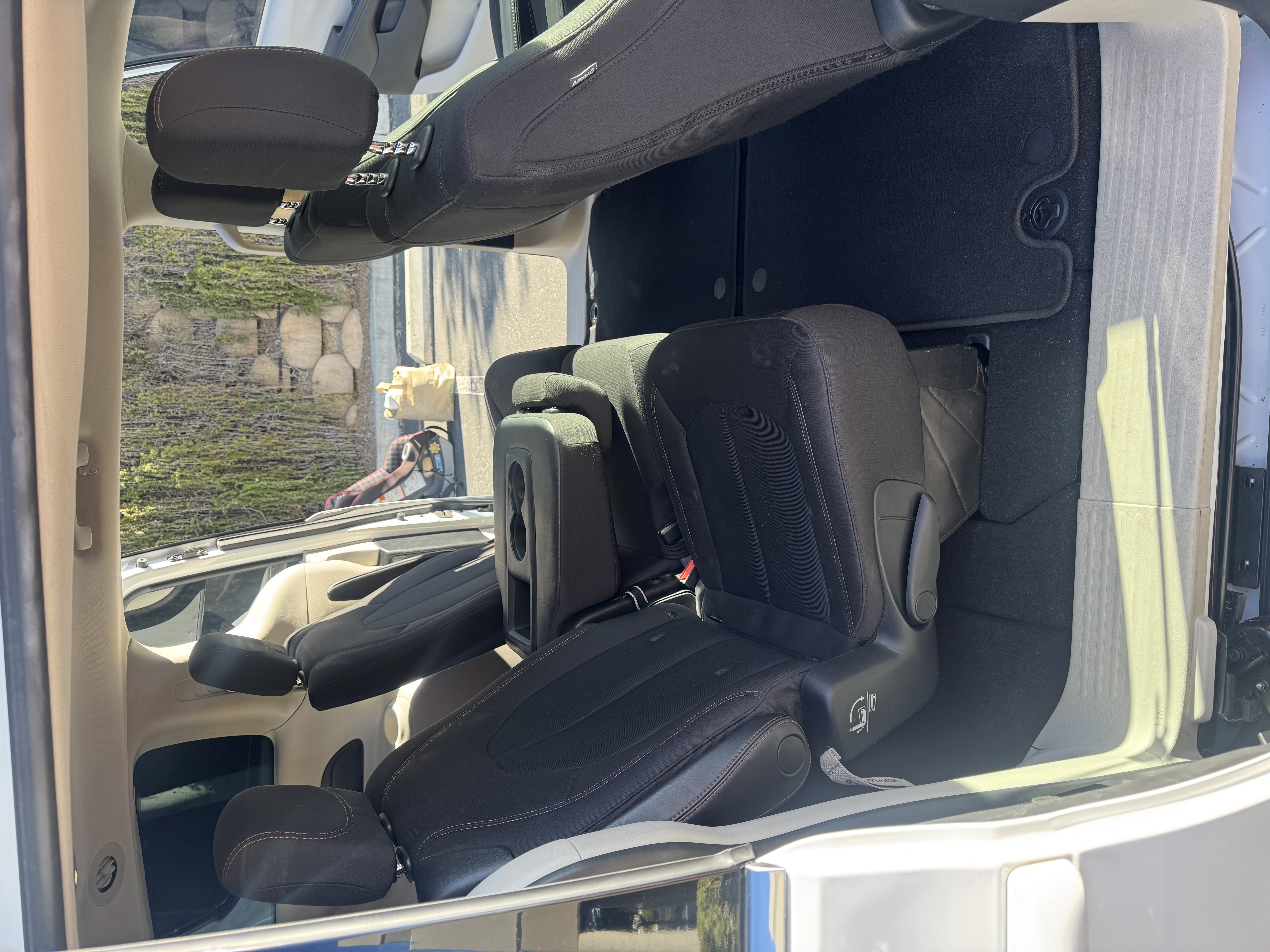 Used 2017 Chrysler Pacifica Touring FWD image 4