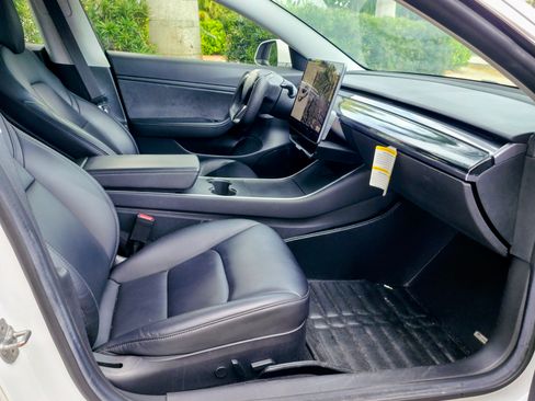 Used 2018 Tesla Model 3 Long Range image 10