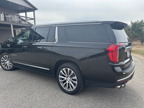 Used 2023 GMC Yukon XL Denali w/ Denali Reserve Package image 8