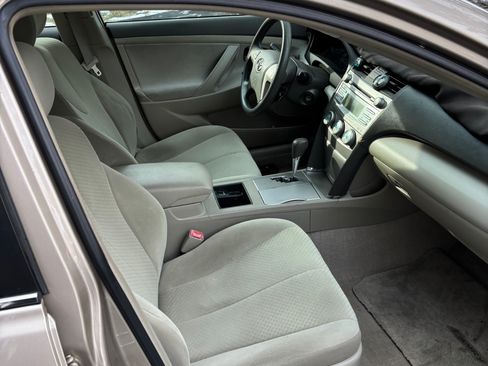 Used 2009 Toyota Camry LE image 4
