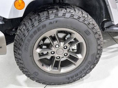 Used 2016 Jeep Wrangler Unlimited Sahara image 2