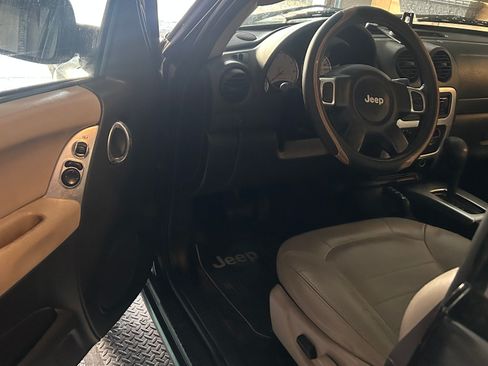 Used 2003 Jeep Liberty Renegade image 5