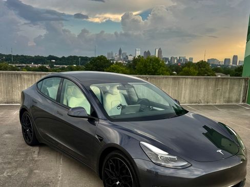 Used 2023 Tesla Model 3 Standard Range RWD image 1