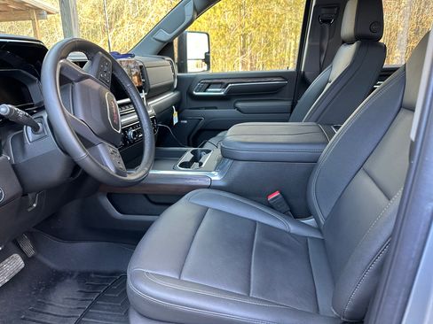 Used 2024 GMC Sierra 3500 SLT w/ SLT Convenience Package image 5