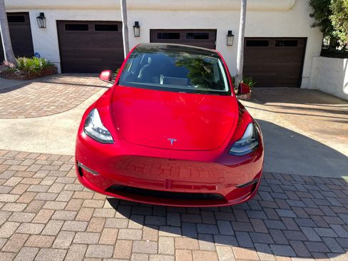 Used 2020 Tesla Model Y Long Range image 2