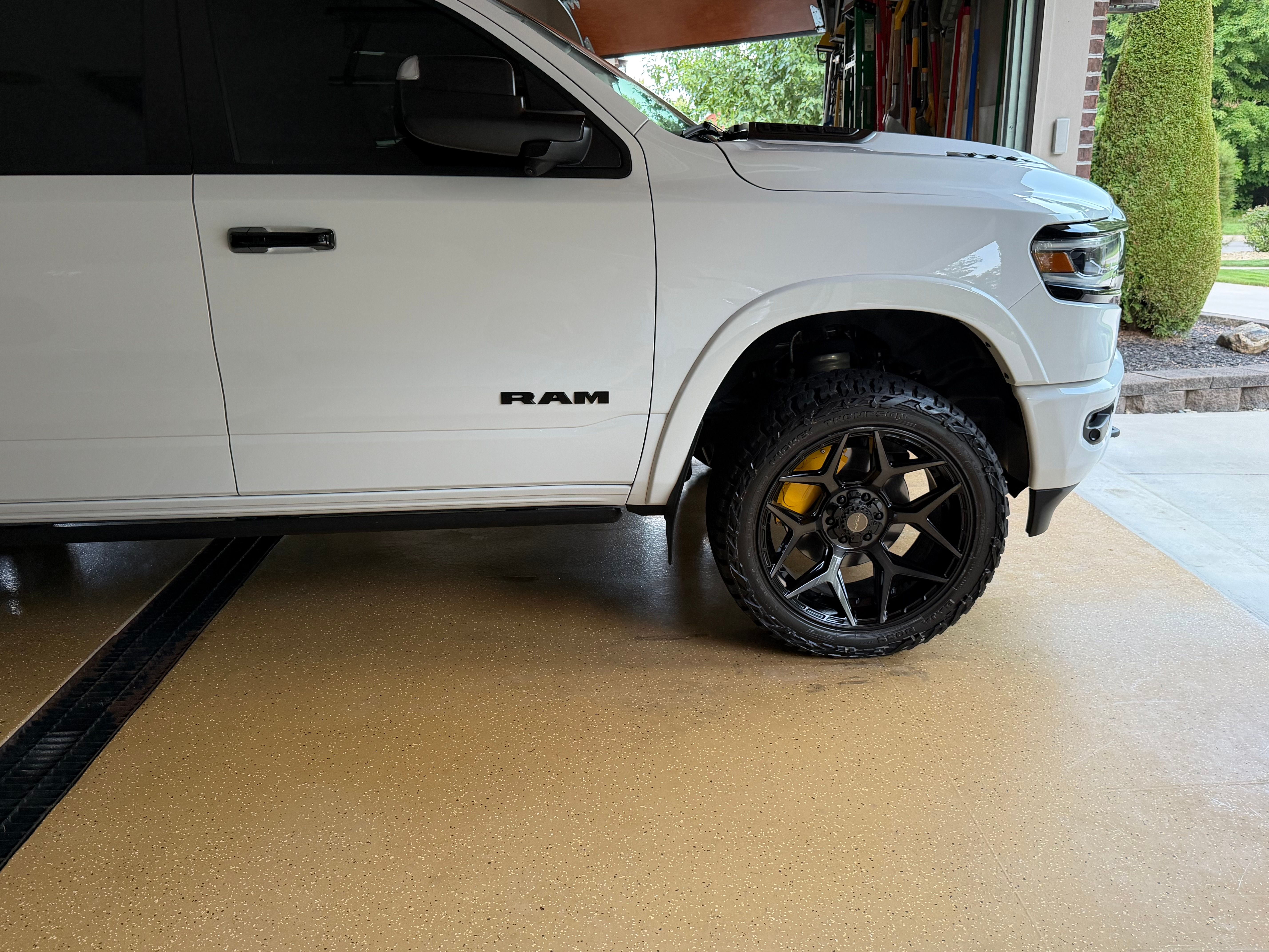 Used 2024 RAM 1500 Limited AWD/4WD image 4