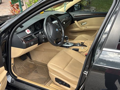 Used 2010 BMW 528i Sedan image 1