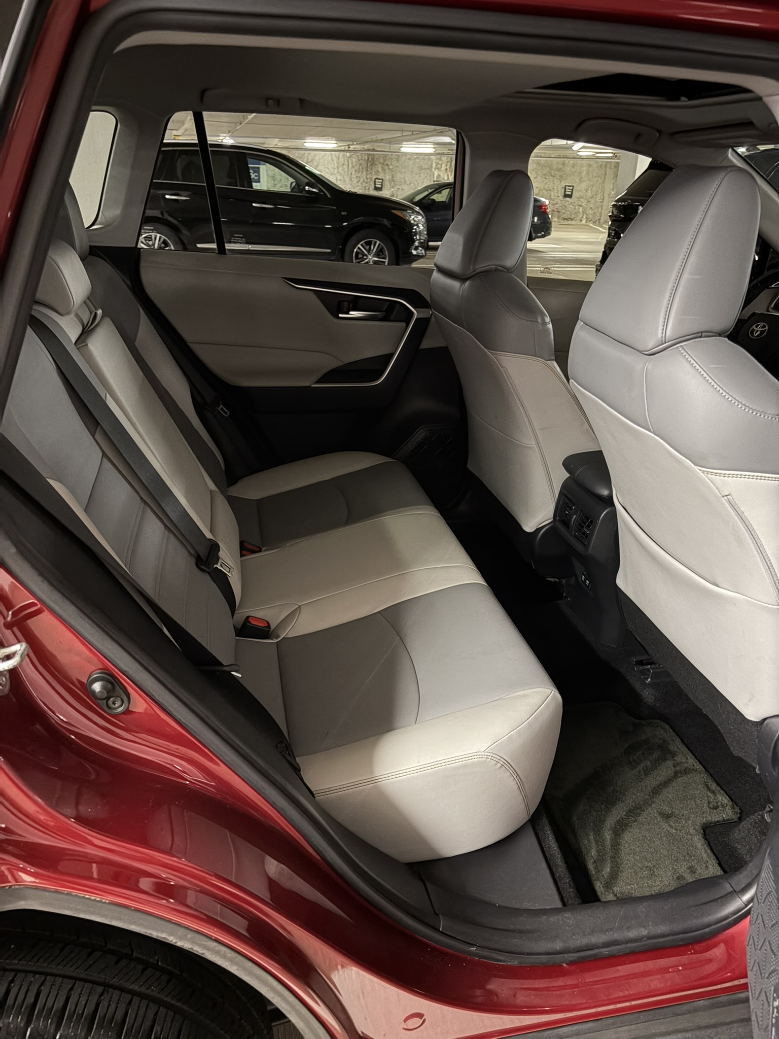 Used 2020 Toyota RAV4 XLE Premium AWD/4WD image 14