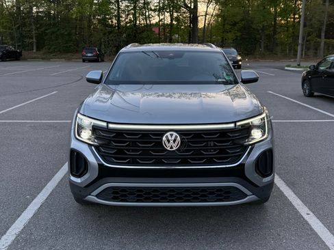 Used 2024 Volkswagen Atlas Cross Sport SE image 1