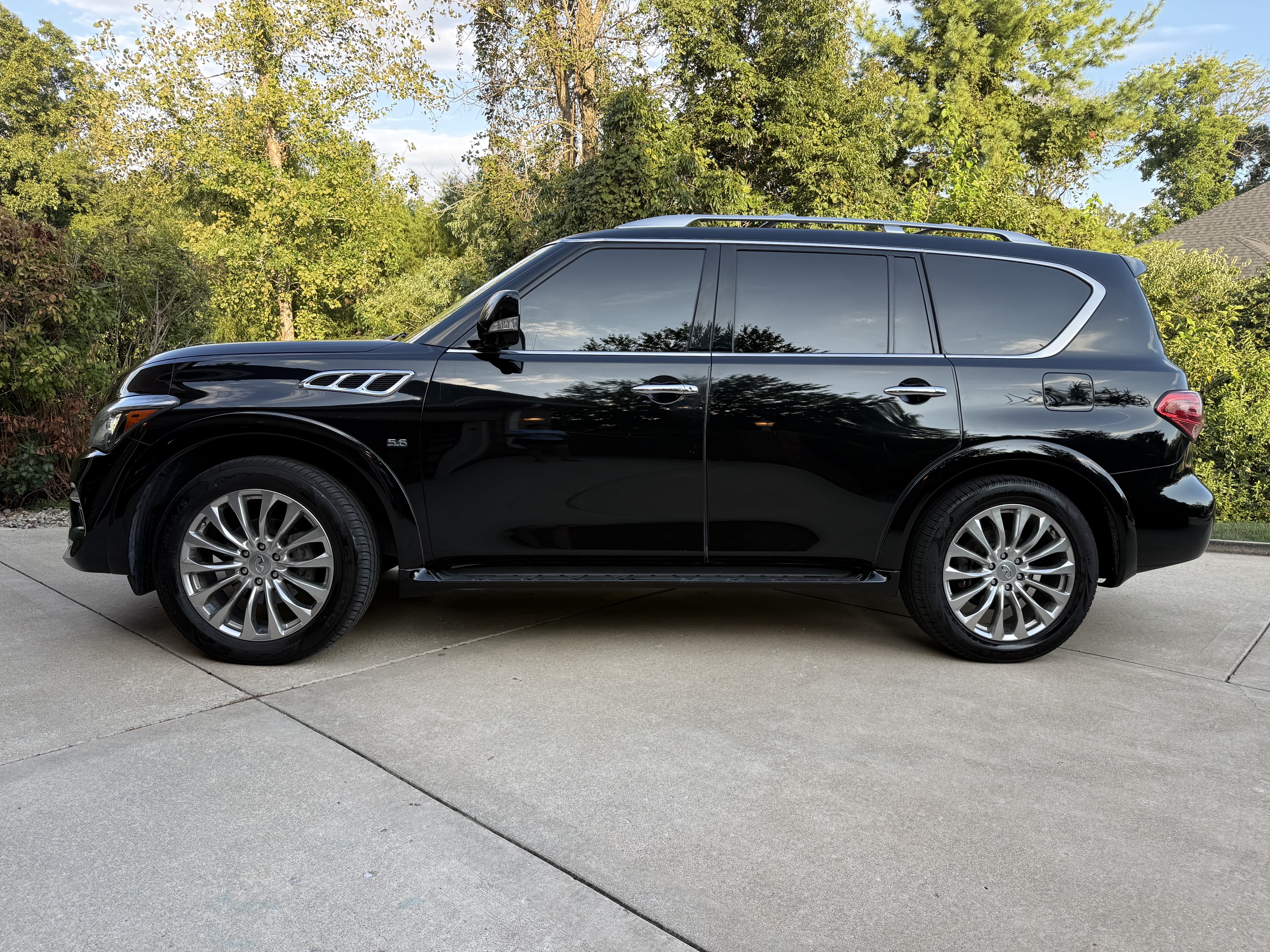 Used 2017 INFINITI QX80 4WD w/ Driver Assistance Package image 6