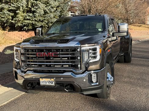 Used 2021 GMC Sierra 3500 SLT w/ SLT Premium Package image 8