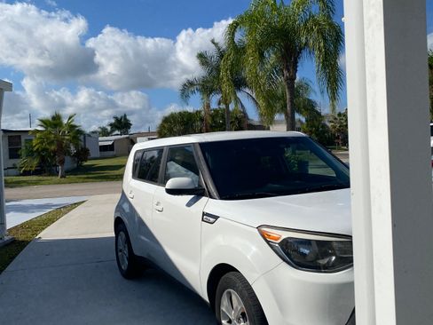 Used 2015 Kia Soul image 2