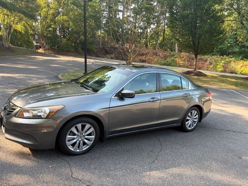Used 2011 Honda Accord EX image 2