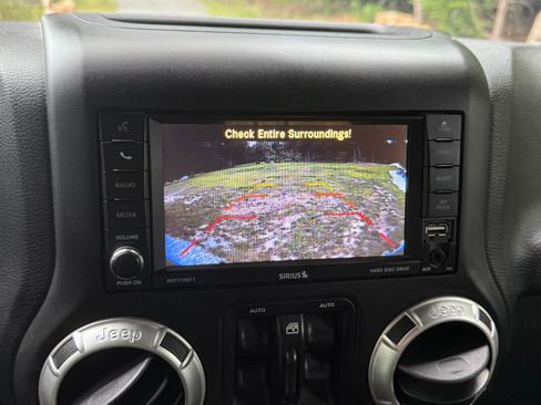 Used 2017 Jeep Wrangler Unlimited Rubicon w/ Dual Top Group image 8