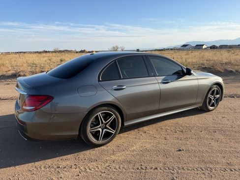 Used 2018 Mercedes-Benz E 400 4MATIC Sedan image 9
