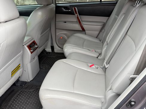 Used 2012 Toyota Highlander Limited image 18