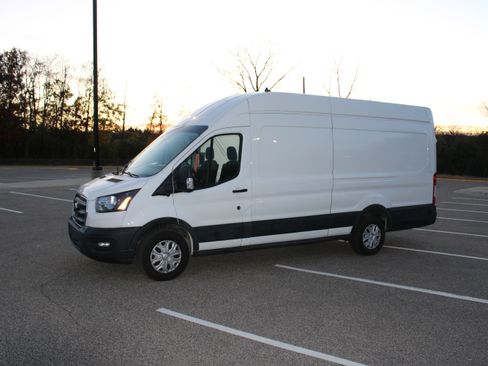 Used 2022 Ford E-Transit 148 High Roof Extended image 1