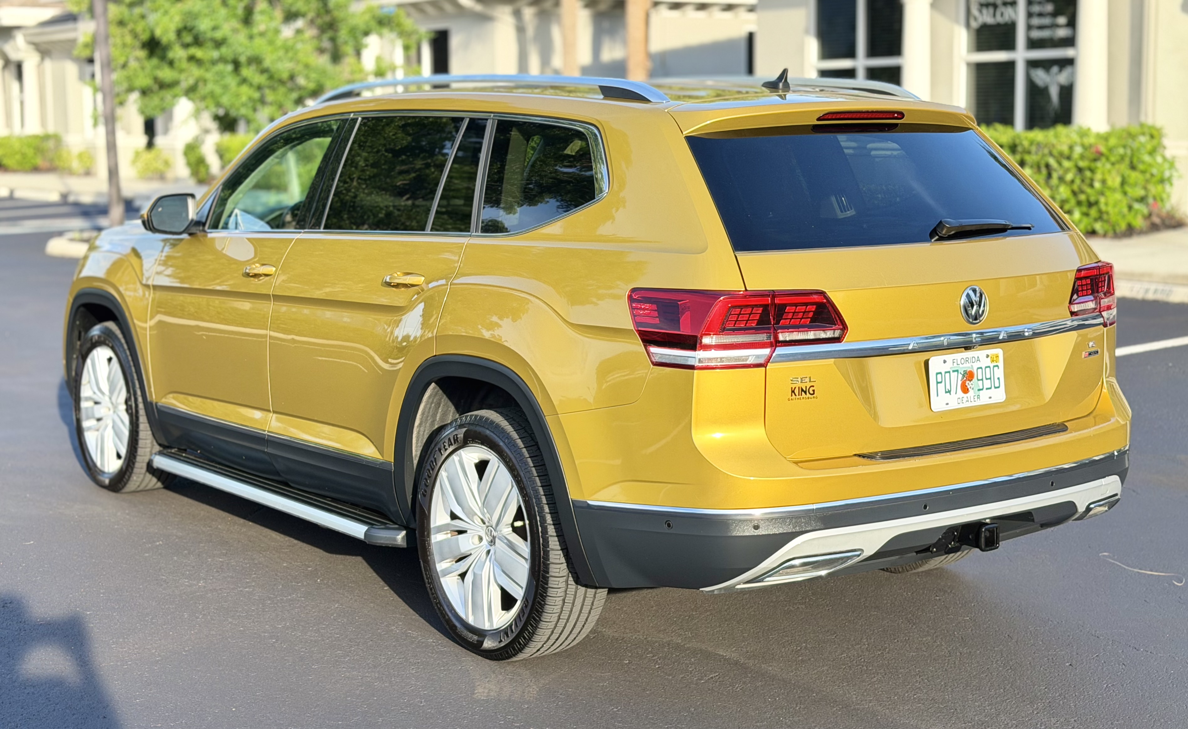 Used 2018 Volkswagen Atlas SEL Premium AWD/4WD image 4