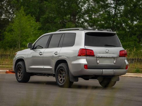 Used 2011 Lexus LX 570 4WD w/ Luxury Pkg image 22