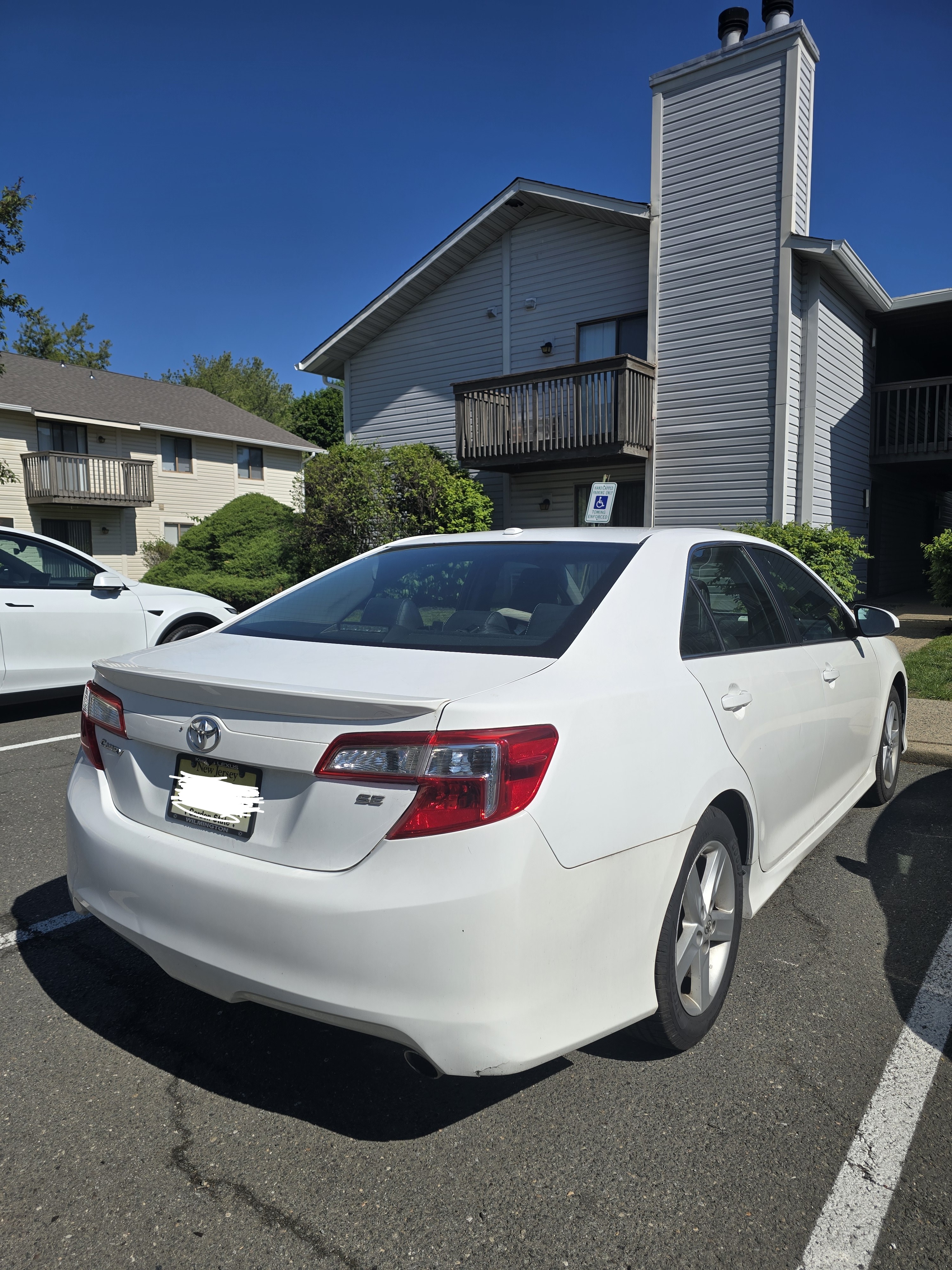 Used 2013 Toyota Camry SE FWD image 2