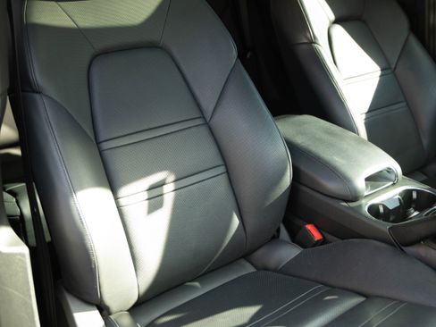 Used 2019 Porsche Cayenne image 4