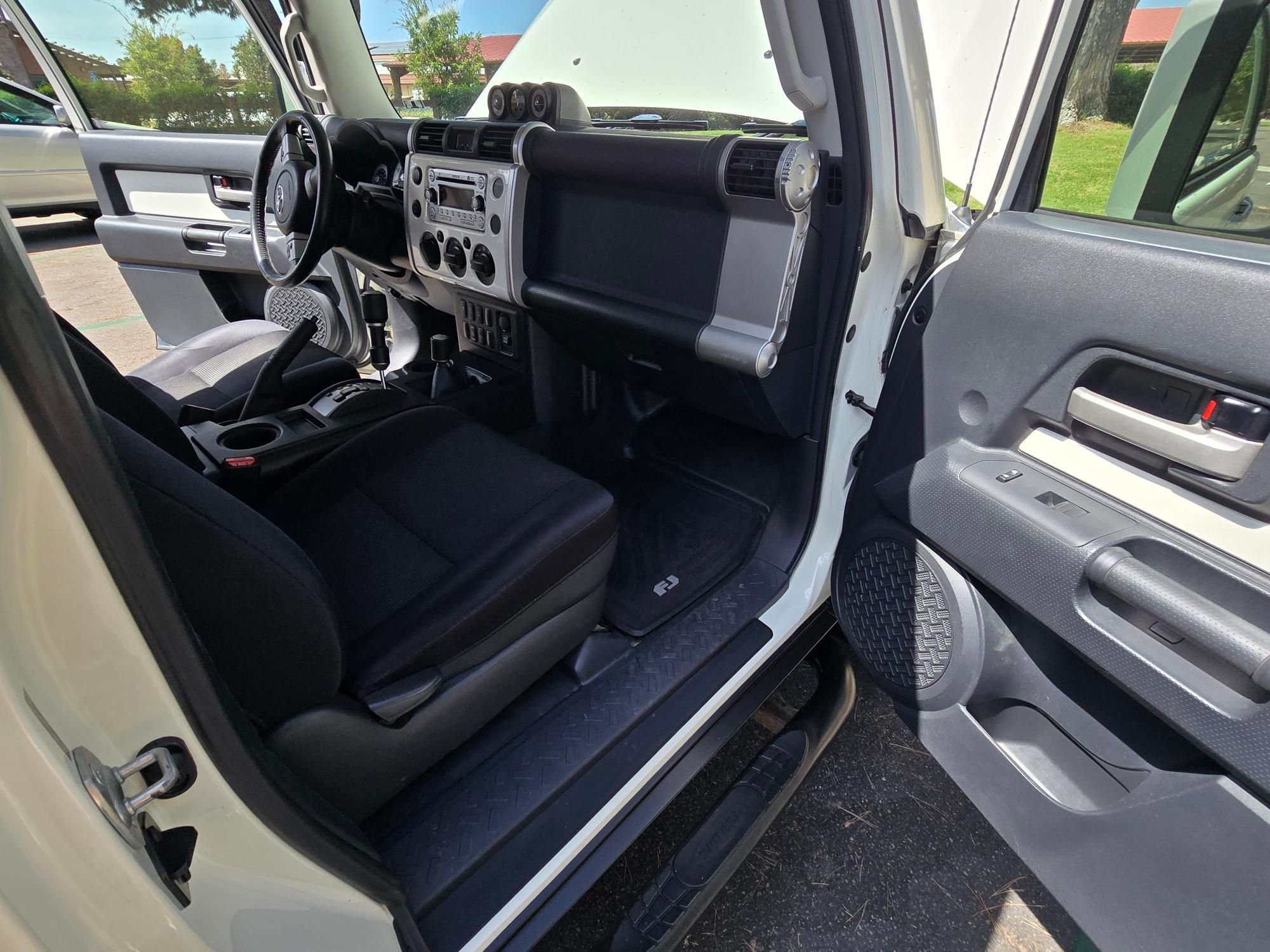 Used 2013 Toyota FJ Cruiser 4WD w/ Upgrade Pkg image 21
