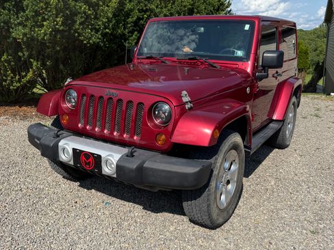 Used 2013 Jeep Wrangler Sahara w/ Connectivity Group AWD/4WD image 2