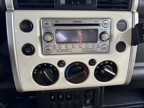 Used 2012 Toyota FJ Cruiser 4WD image 15