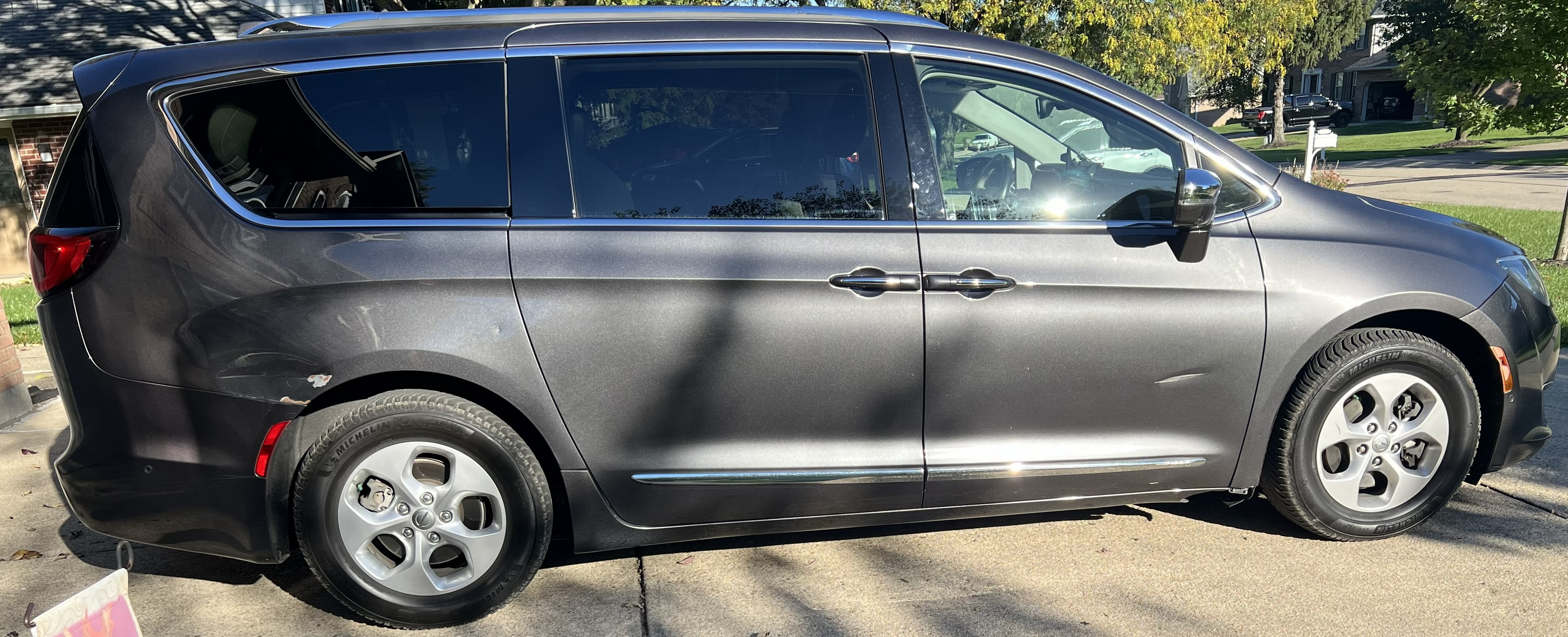 Used 2017 Chrysler Pacifica Platinum FWD image 10
