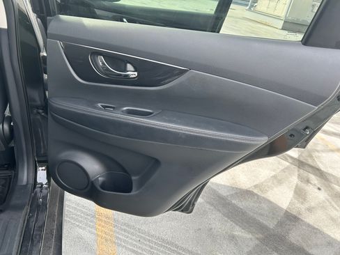 Used 2018 Nissan Rogue SV image 25