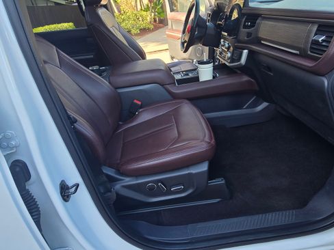 Used 2023 Ford Expedition Max Limited image 1