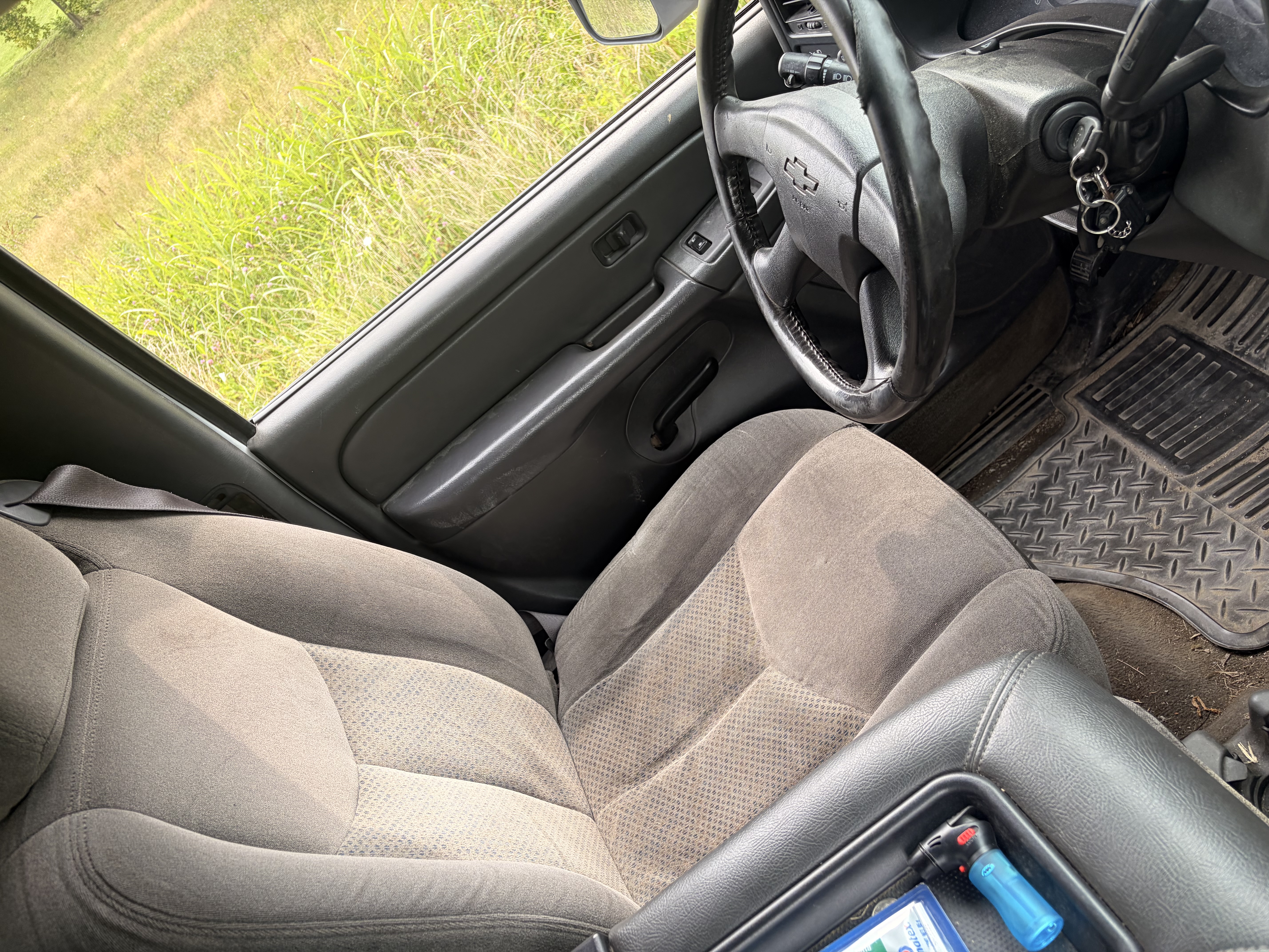 Used 2005 Chevrolet Silverado 2500 LS w/ Heavy-Duty Power Package AWD/4WD image 11