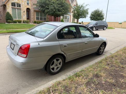 Used 2002 Hyundai Elantra GLS FWD image 4
