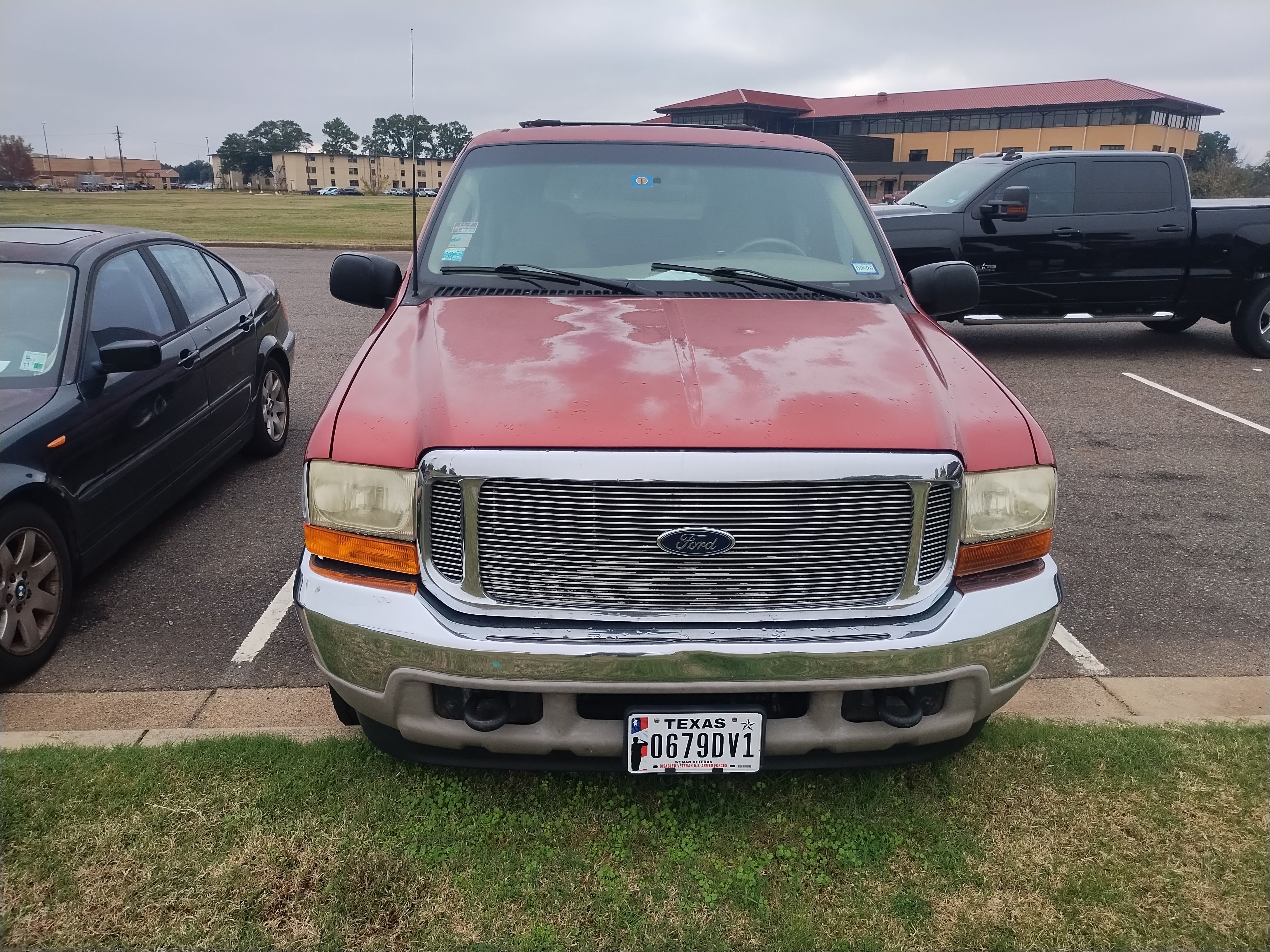Used 2000 Ford Excursion Limited RWD image 4