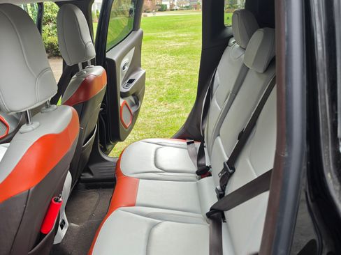 Used 2015 Jeep Renegade Limited image 5