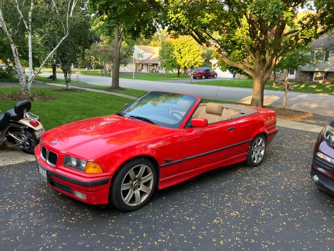 Used 1996 BMW 328i Convertible image 1
