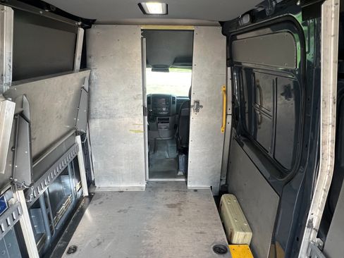 Used 2018 Mercedes-Benz Sprinter 2500 image 10