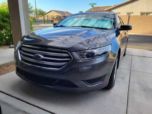Used 2016 Ford Taurus SE image 10