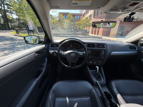 Used 2017 Volkswagen Jetta SE FWD image 17