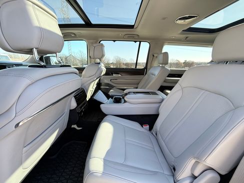 Used 2023 Jeep Grand Wagoneer 4WD w/ Convenience Group III image 11