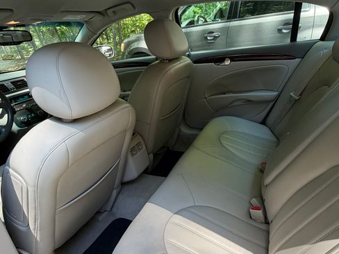 Used 2011 Buick Lucerne CXL w/ Driver Confidence Package FWD image 14