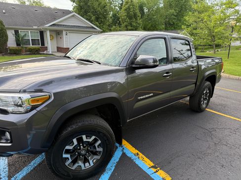 Used 2016 Toyota Tacoma TRD Off-Road w/ Towing Package AWD/4WD image 8