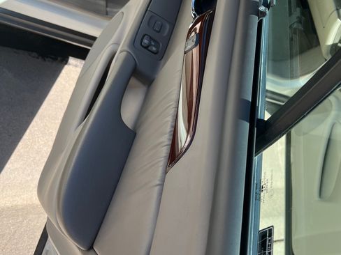 Used 2001 Cadillac De Ville DHS w/ Safety/Security Pkg FWD image 22
