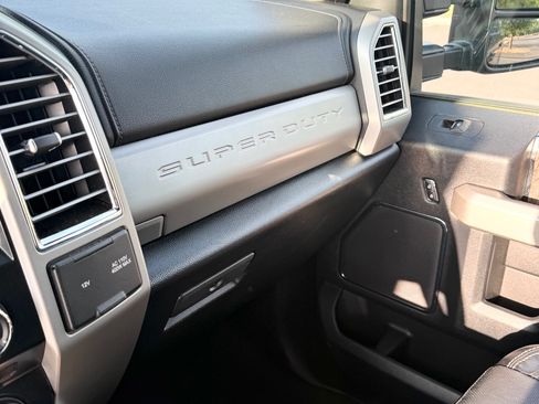 Used 2017 Ford F250 Lariat w/ Lariat Value Package AWD/4WD image 31