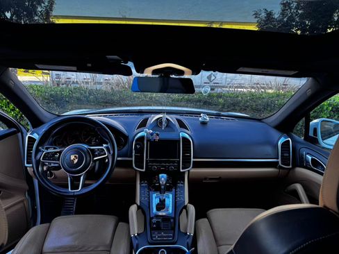 Used 2016 Porsche Cayenne image 21