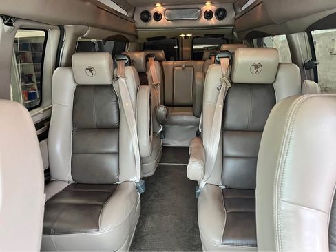 Used 2018 Chevrolet Express 2500 Extended w/ Enhanced Convenience Package image 18