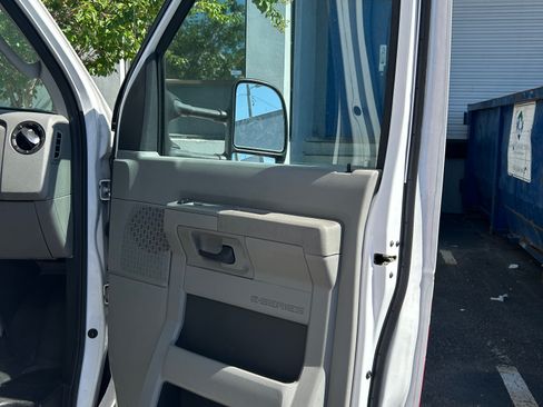 Used 2016 Ford E-350 and Econoline 350 Super Duty w/ Power Windows & Locks Group RWD image 24